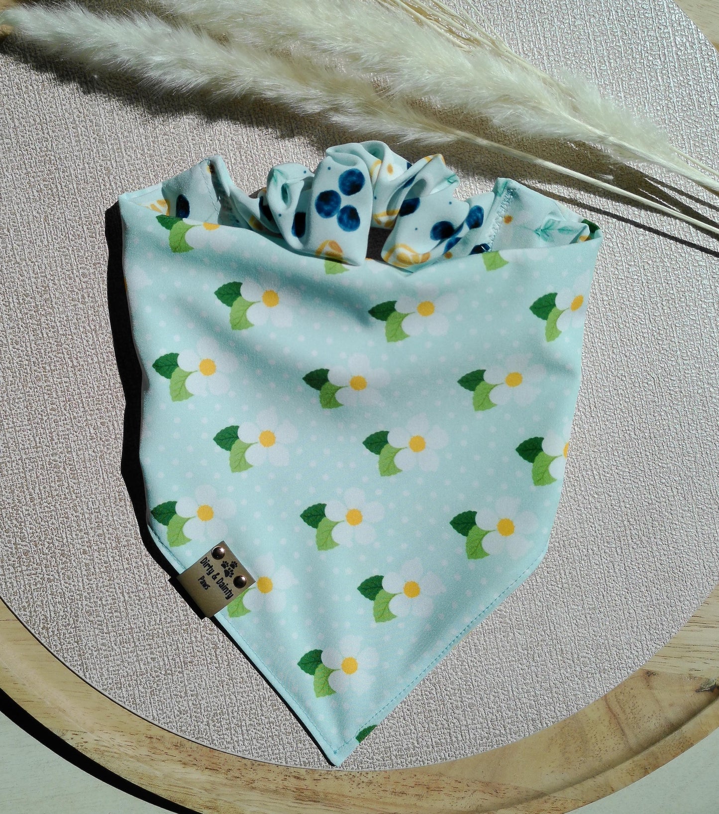 Dog bandana light blue with daisies